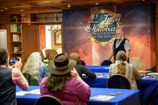 All Writers & Larry Niven _SMP2596