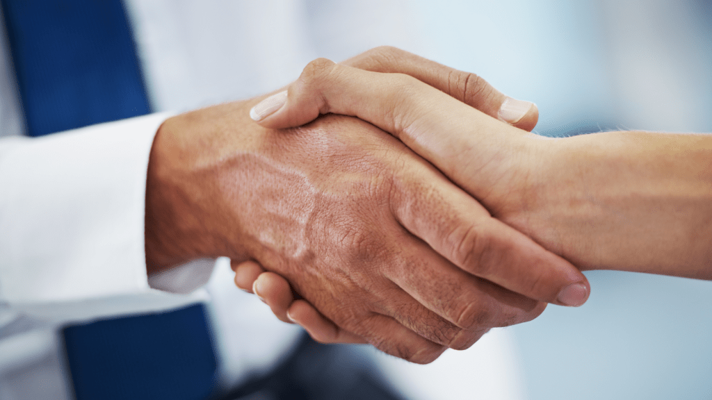 Faire traduire son roman : mode d'emploi. Discuter des conditions du contrat avec le traducteur en amont.