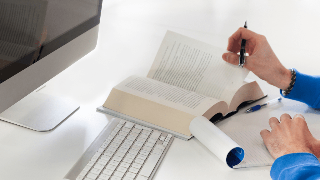 Faire traduire son roman : mode d'emploi. Le coût et la durée varie en fonction du volume et de la nature du texte.